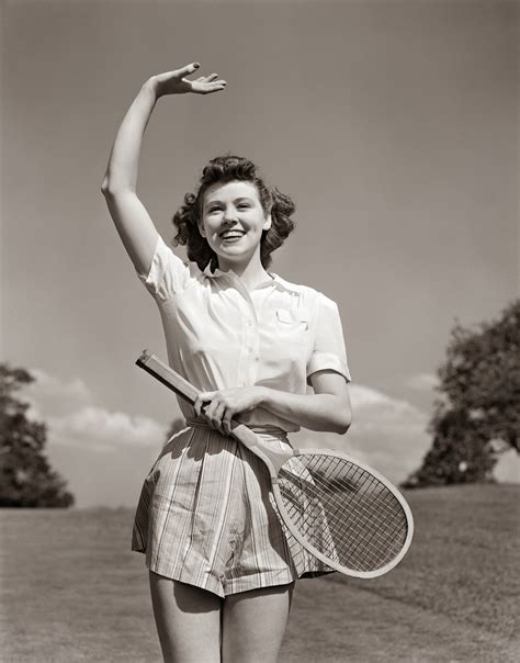 21 Fascinating Vintage Photos Of Beautiful Women Posing With Tennis Rackets ~ Vintage Everyday