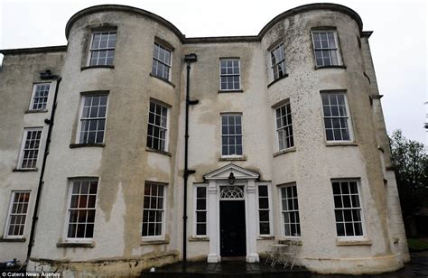 Inside The Mansion Of Squalor Pictures Show How M House Was Left In