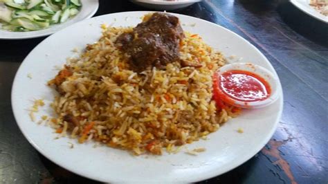 Pengenalan resepi nasi briyani ayam atau biryani (beriani) adalah hidangan yang menpunyai kemiripan dengan nasi nasi beriani gam, satu pandangan tersendiri bagi hidangan terkenal dan kegemaran dalam negeri johor malaysia selatan, terutama sekali dalam daerah muar dan batu pahat. Tertunailah Hasrat Di Hati: Restoran Batu Pahat Bariani Power