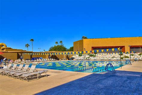 Which Is Better For Retirement Phoenix Or Las Vegas?