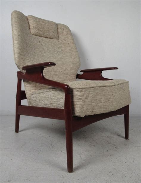 Its price on the market is somewhere around. Danish Modern Reclining Lounge Chair and Ottoman For Sale ...
