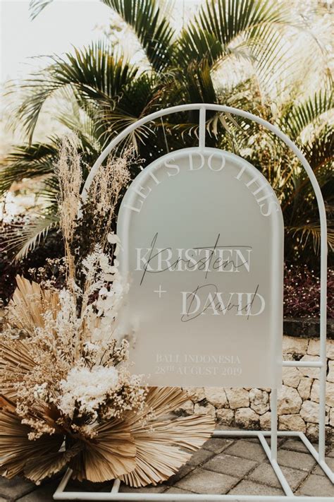 10 Creative Ideas To Update Your Acrylic Wedding Signs In 2021