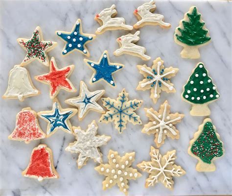 I used royal icing as a medium, using spatulas 💛. Christmas Cookie Decorating, Step-by-Step