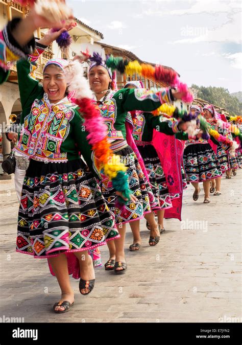 Quechua Women Hi Res Stock Photography And Images Alamy