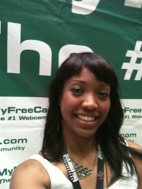 Itslotuslain On Twitter Hangin Myfreecams Booth I Love It Here In