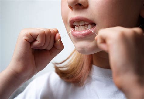 Cómo Usar El Hilo Dental Correctamente Odontoclínic