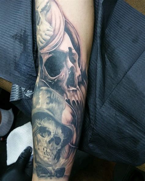 Pin By Bernadee Biddle Theunis Coetze On Awhe Tattoo Studio Tattoo Studio Skull Tattoo Tattoos