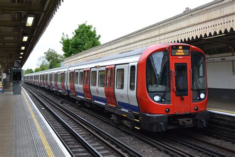 London Underground District Line S7 Stock 21423 21424 Flickr