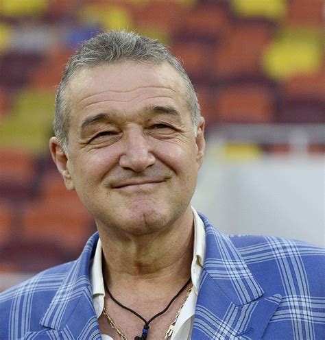 George becali (commonly known in romania as gigi becali) is a controversial romanian politician and businessman, mostly known for his involvement in the steaua bucharest football club. Aşa ceva se vede mai rar! Gigi Becali a făcut-o de... cerb ...
