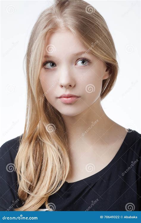 Beau Portrait De L Adolescence Blond De Fille Photo Stock Image Du