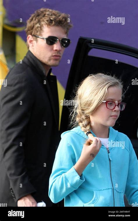 Exclusive Actor Ryan Phillippe Takes His Darling Daughter Ava Shopping At Aahs In West