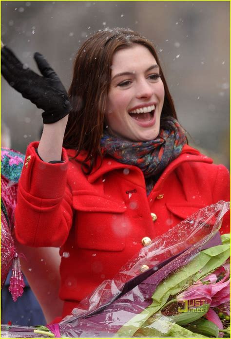 Anne Hathaway Hasty Pudding Parade Photo 2412222 Anne Hathaway