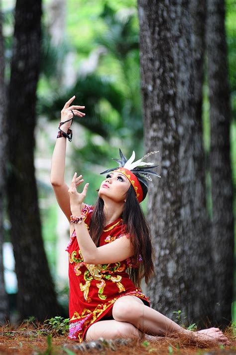 Dayak Traditional Dance From East Borneo Traditional Vrogue Co