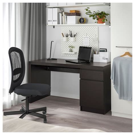 Our desks reflect that very diversity, designed for different needs and preferences. MALM Desk Black-brown 140 x 65 cm - IKEA