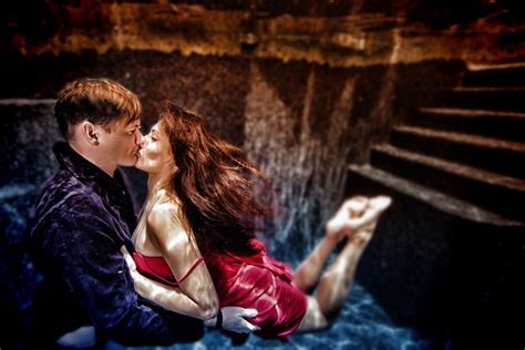 Photos Wedding Photographer Adam Opris Creates Stunning Underwater Portraits Metro Us