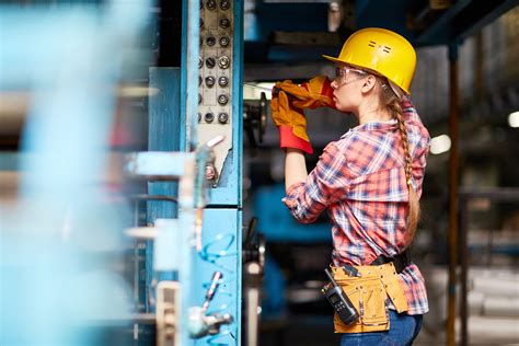 Electrician – Construction and Maintenance Pre-Apprenticeship for Women