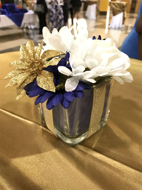 Navy Blue, White and Gold Cocktail Reception Centerpiece | Gold wedding
