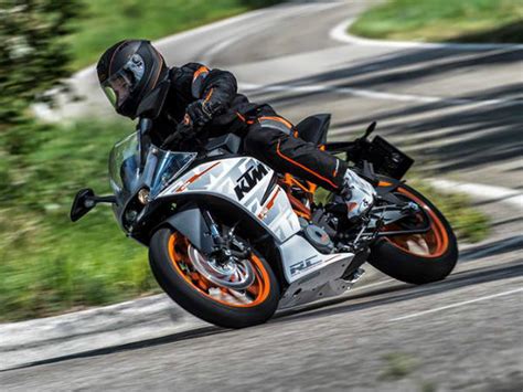 The bike, which has 14 liters of fuel capacity, is able to cross about an average of 45 kilometers per liter of fuel. KTM RC 390 Capable Of Touching Speeds In Excess Of 179 Km ...