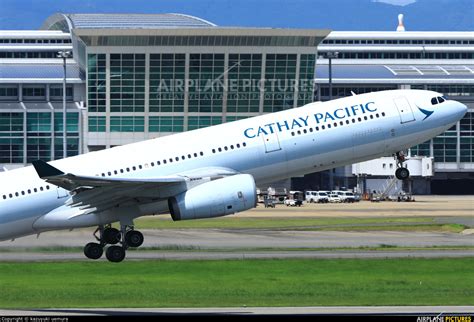 B Hld Cathay Pacific Airbus A330 300 At Fukuoka Photo Id 987812