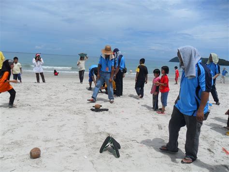 Kalau buat hari keluarga wajib ada sukaneka! ROSLANKASIM : Aksi Najibah menyertai sukan hari keluarga ...
