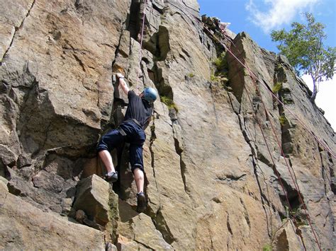 Climbing And Bouldering Courses In The Peak District Thornbridge Outdoors