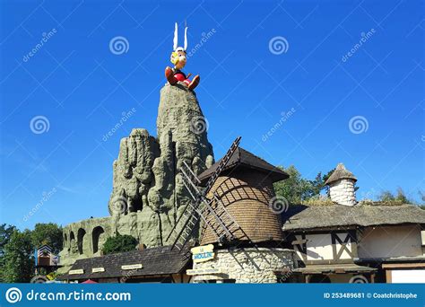 Parc Asterix In Plailly Frankrijk Redactionele Foto Image Of