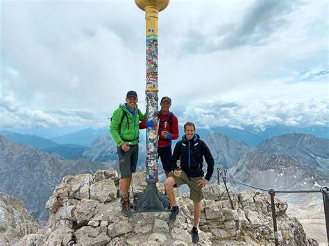 The zugspitze, at 2,962 m (9,718 ft) above sea level, is the highest peak of. Bösingen: Bergbier keine Stunde zu früham Zugspitze-Gipfel ...