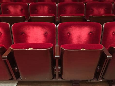 R335665 the theatre showing the coronation chair and the throne. Free Images : auditorium, chair, red, spectator, show ...