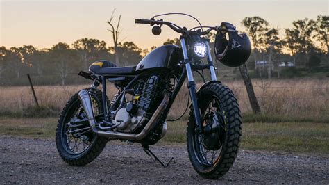 This yamaha xt250 delivers something completely different to the scrambler genre, sharp lines, lightened frame and with a motocross bred feel. Yamaha SR400 Scrambler by Purpose Built Moto - BikeBound