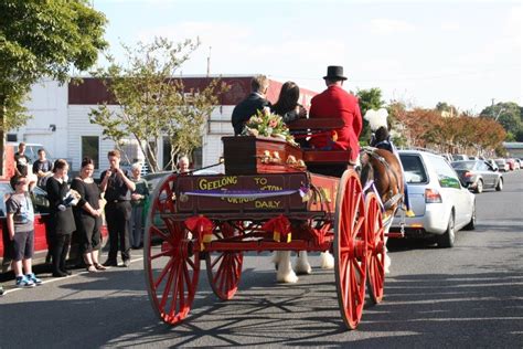 Funerals Horse Drawn Herse 2 Horse Drawn Carriages