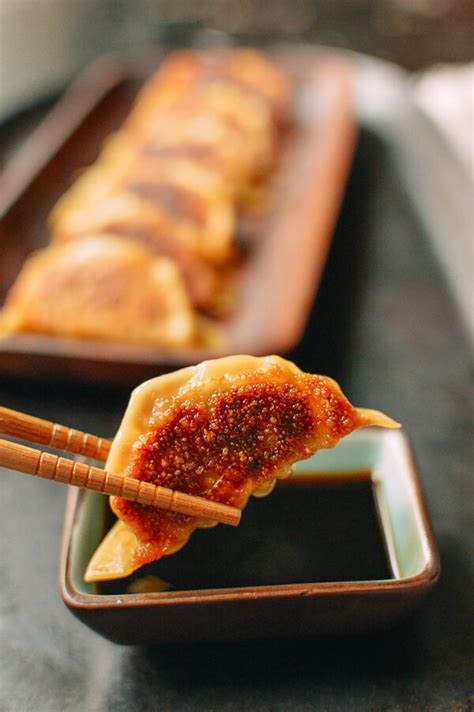Try our easy to follow pork & spinach dumplings recipe. Japanese Gyoza Dumplings | Recipe in 2020 | Food, Gyoza ...