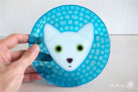 Fused Glass Plate White Cat In 2020 Handmade Glass Plate Fused Glass Plates Handmade