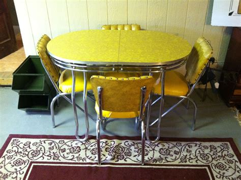 10 Yellow Dining Room Table Decoomo