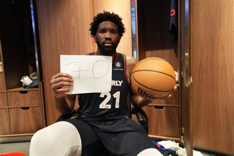 Nba Joel Embiid Mete 70 Puntos El Gigante De 213 Que Quería Ser Kobe