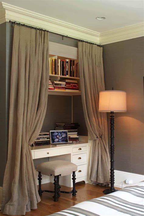 Two wardrobes separate the desk from the bunk beds. 25 Fabulous ideas for a home office in the bedroom