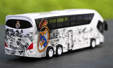 Autobus De Léquipe Real Madrid En Miniature Toutes Les PyrÉnÉes