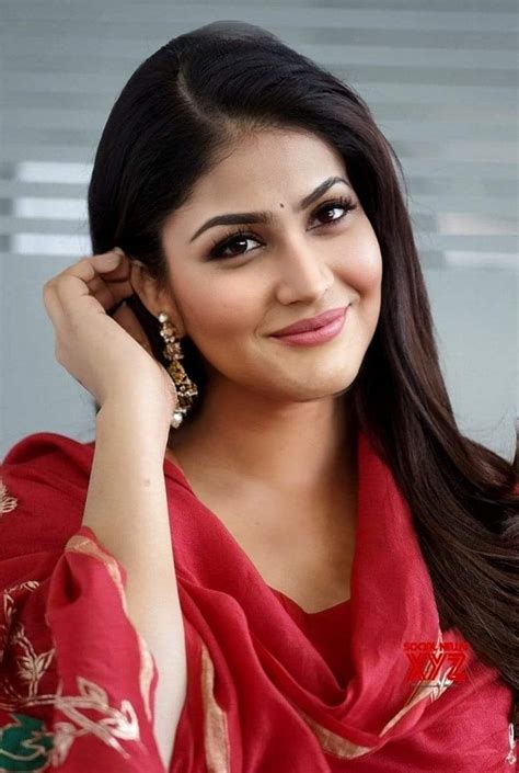 Most Beautiful Indian Actress Beautiful Smile Beautiful Women