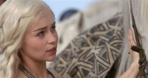 the bad original game of thrones pilot had a hilarious nsfw moment huffpost entertainment