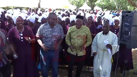 governor paul otuoma and mp raphael wanjala dancing catholic hit song baba asante by basil