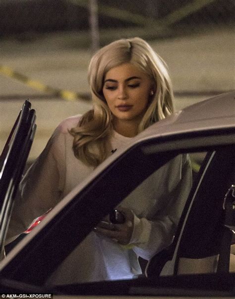 Kylie Jenner Shows Off Her Teased Blonde Locks As She Enjoys Late Night Outing Daily Mail Online