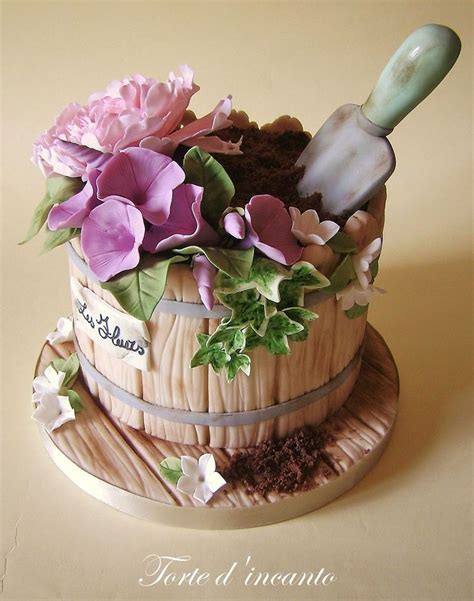 When we were growing up, my mom always made our birthday such a big. www.cakecoachonline.com - sharing...Gardener Cake | Tortas ...