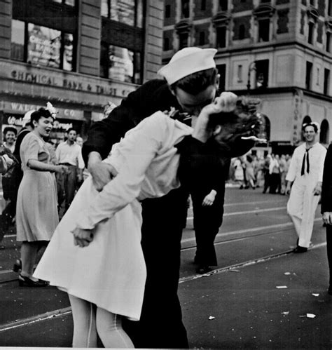 V J Victory Over Japan Day In Times Square 1945 Famous Photos
