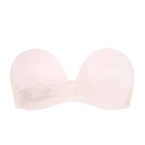 The Guide To Strapless Bras For A Large Bust Chatelaine