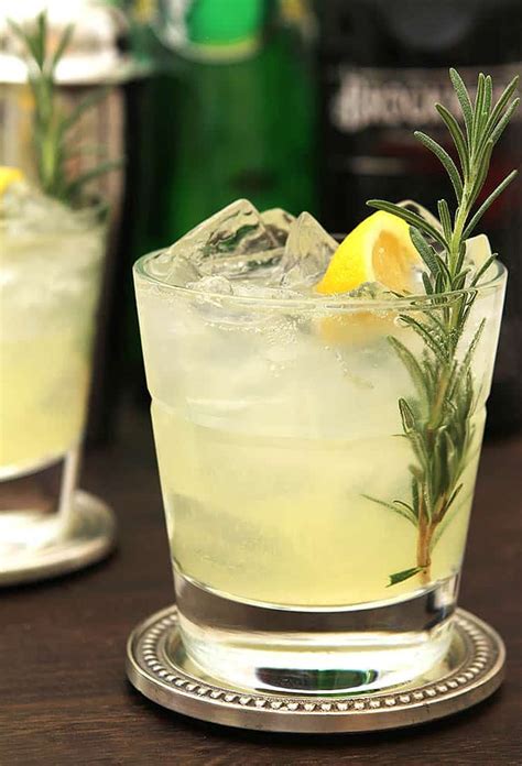 Why should you try drinking gin straight? Top 10 Spring Cocktail Recipes for 2018 • Winetraveler