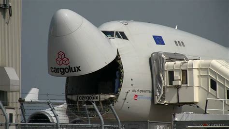 Cargolux Boeing 747 400f Open Nose 小松空港駐機シーン Youtube
