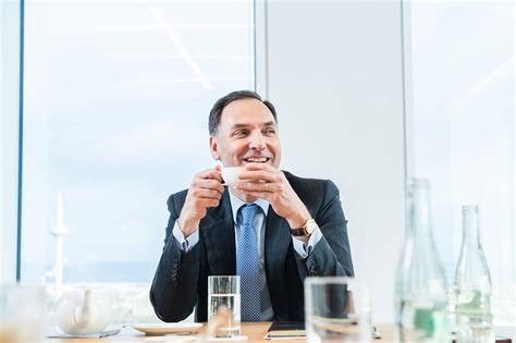 Kunden digital die bankgeschäfte erleichtern. James von Moltke, CFO Deutsche Bank AG - bernd-roselieb.com