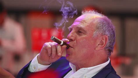 Uli Hoeneß verlässt den FC Bayern München DER SPIEGEL