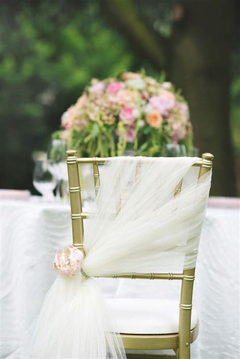 8 Awesome And Easy Ways To Decorate Wedding Chairs