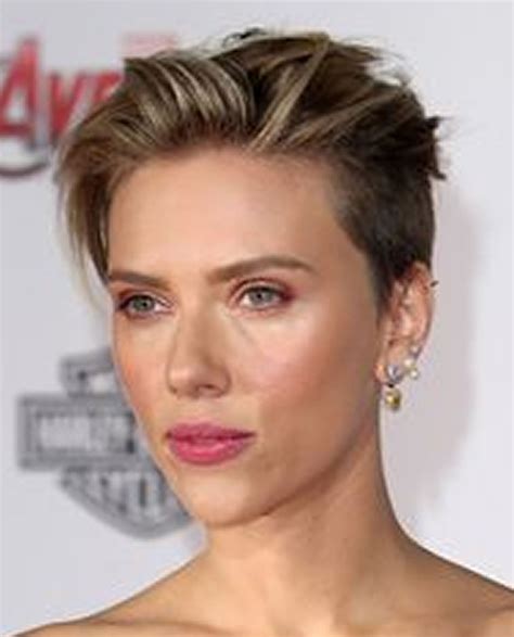She loves oribe dry texturizing spray, which adds. Scarlett Johansson's Hairstyles 2018 & Bob + Pixie Hair for Short Hair - HAIRSTYLES