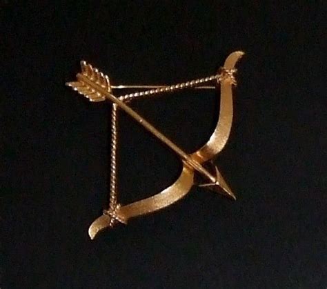 Vintage Signed Crown Trifari Cupid Bow And Arrow Gold Tone Brooch Pin